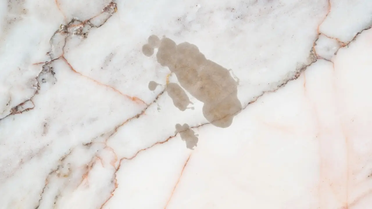 Attenzione! Non usare mai ammoniaca sul marmo